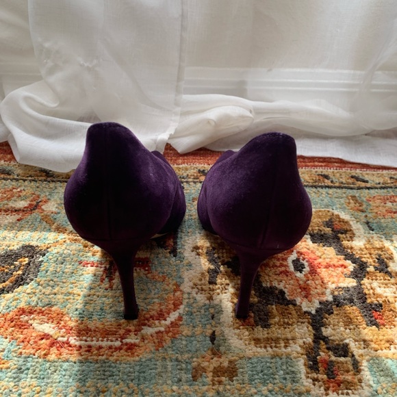 Manolo Blahnik BB Suede Pointed-Toe Pump, Purple Size - 37 - Picture 9 of 13